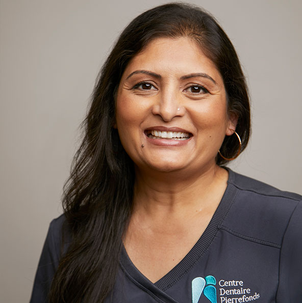 Gayatri-Patel-assistante-dentaire